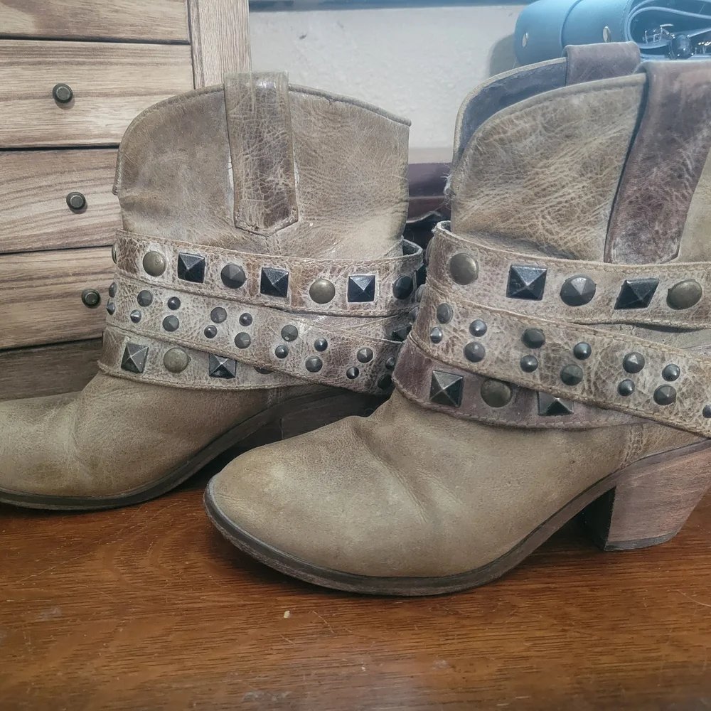 Corral Studded Tan Ankle Boots Size 7 - Picture 3 of 5